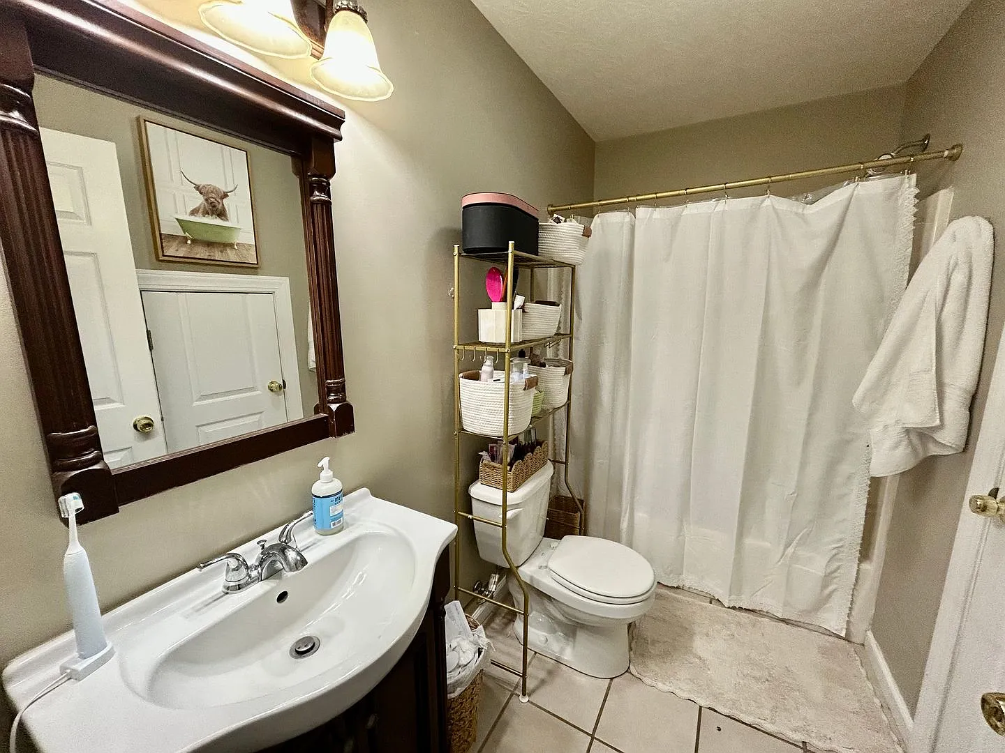 5 Bedroom House Ready for Pre-lease! — Photo 4