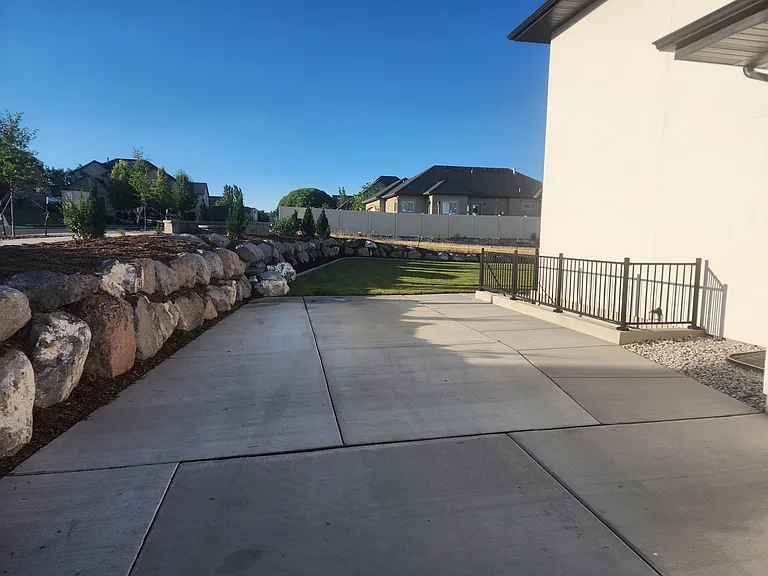 608 W Domanick Way #B — Photo 14