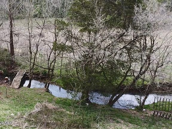 5th image of 129 Cross Valley Rd