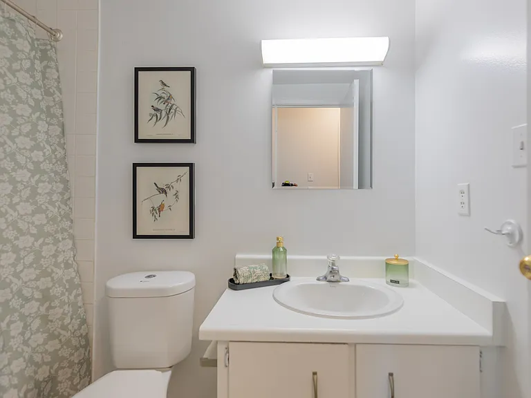 77 Huron Heights Dr — Photo 11