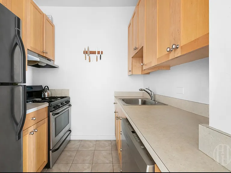 352 Cathedral Pkwy #12C — Photo 8