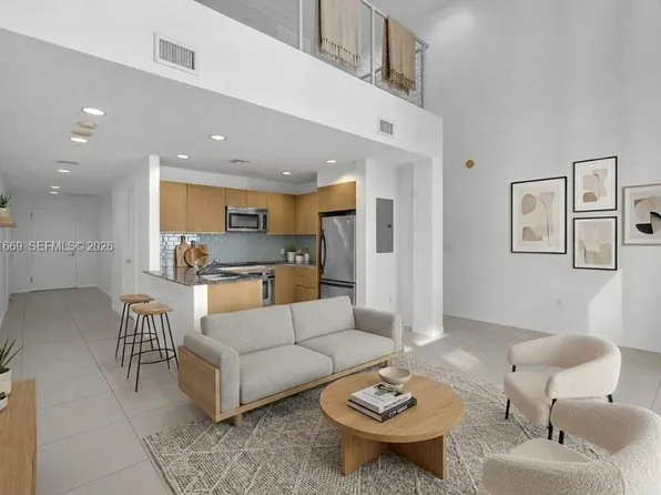 1050 Brickell Ave APT 2418, Miami, FL 33131