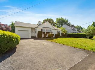 104 Kiwanee Rd, Warwick, RI 02888