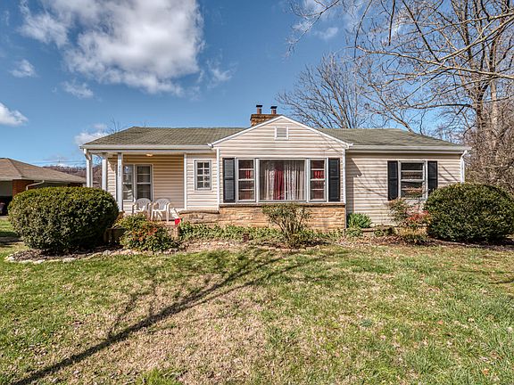 2nd image of 601 Douglas Dr