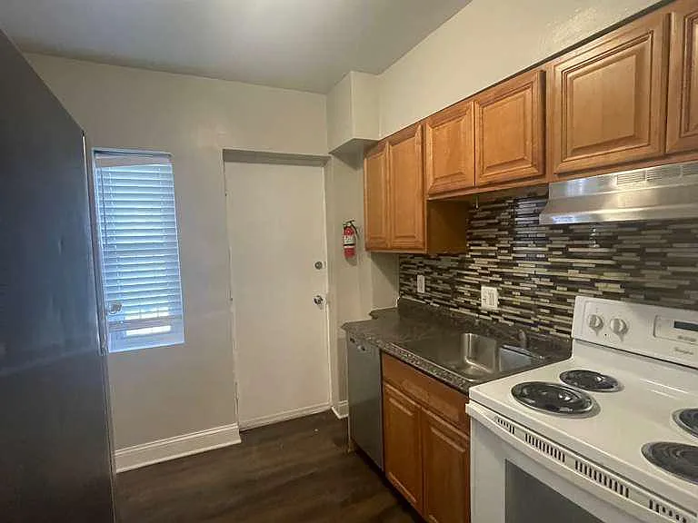 2830 R St SE #1 — Photo 2