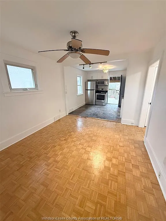 Building Photo - 837 Louis Ave #UPPER
