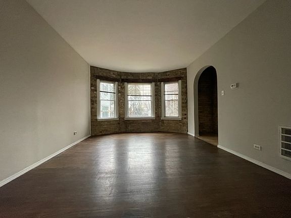 4th image of 2438 N Hamlin Ave APT 1C