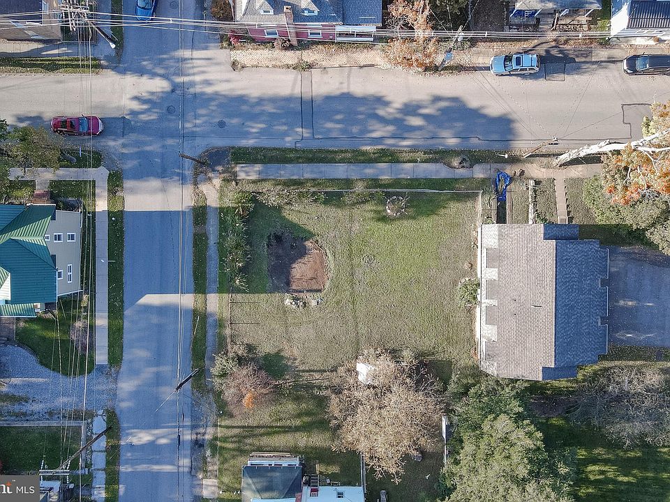 1st image of 202 S 2nd St