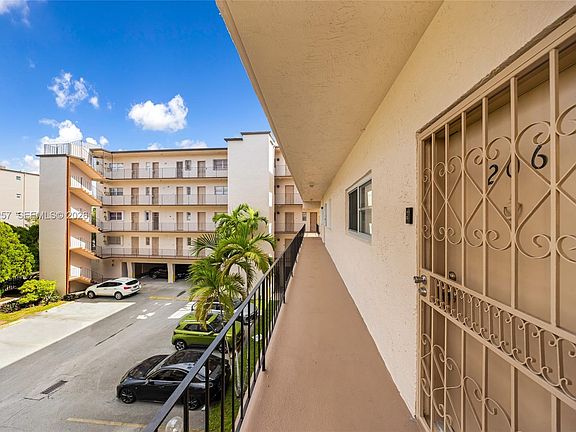 4th image of 1950 W 54th St APT 206