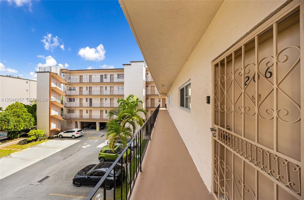 1950 W 54th St APT 206, Hialeah, FL - View 4