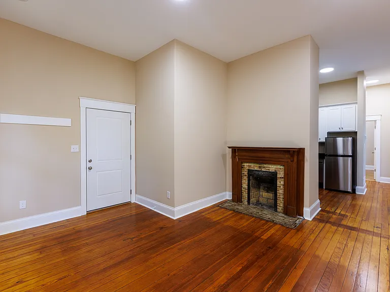 716 W Maxwell St #1 — Photo 3