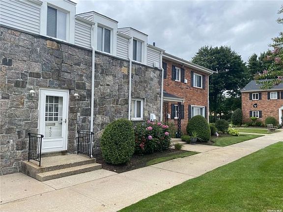 3rd image of 452 Dawson Ln