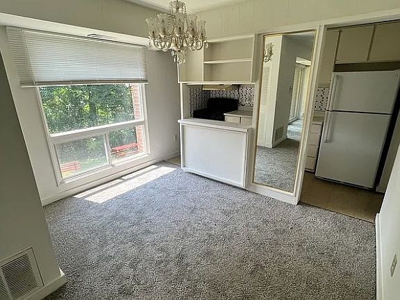 3rd image of 5212 Castlewood Rd APT D