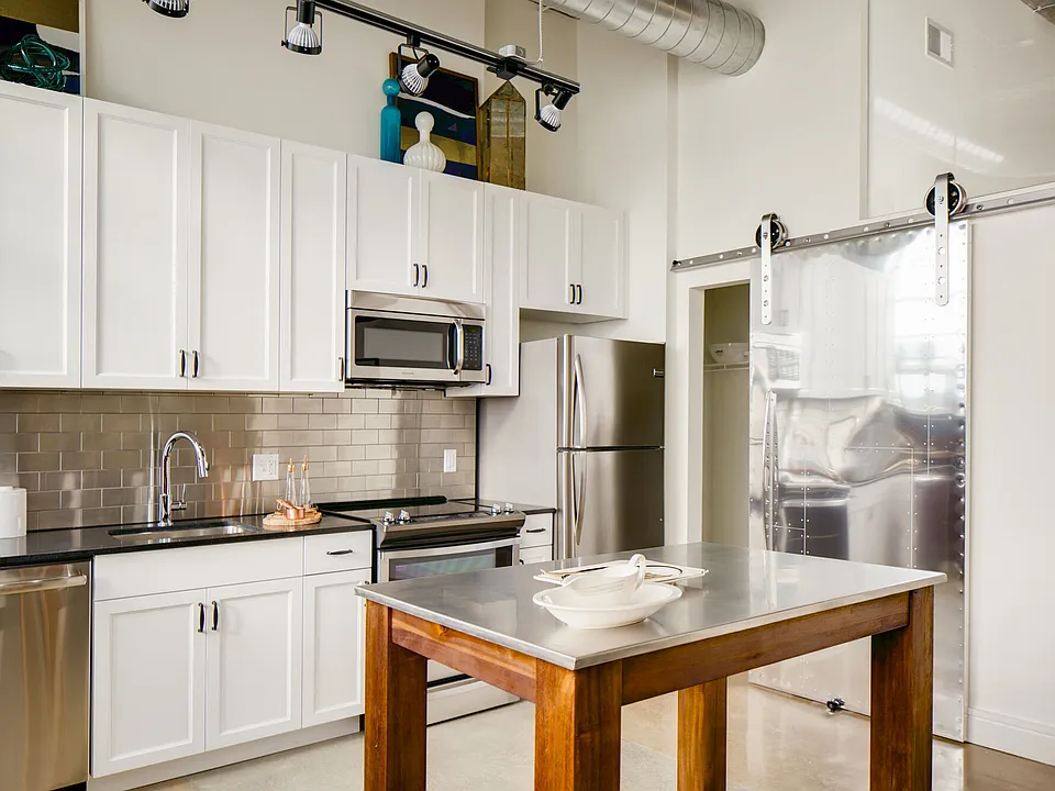The Hecht Warehouse apartments community photo