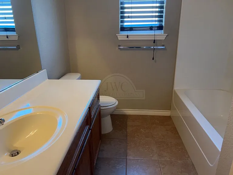 2604 Tarrant County Dr — Photo 10