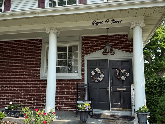 2nd image of 809 Croghan Ave #2