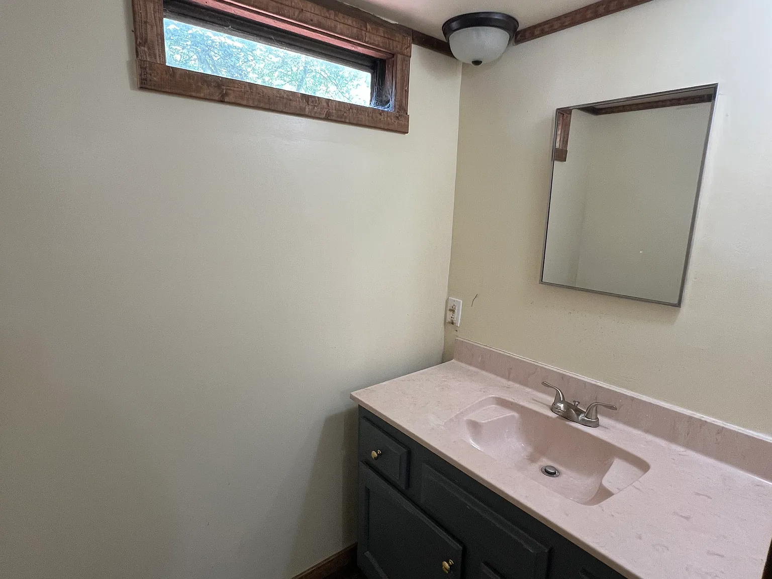2 bed, 1.5 bath, 800 sqft, $745 — Photo 4