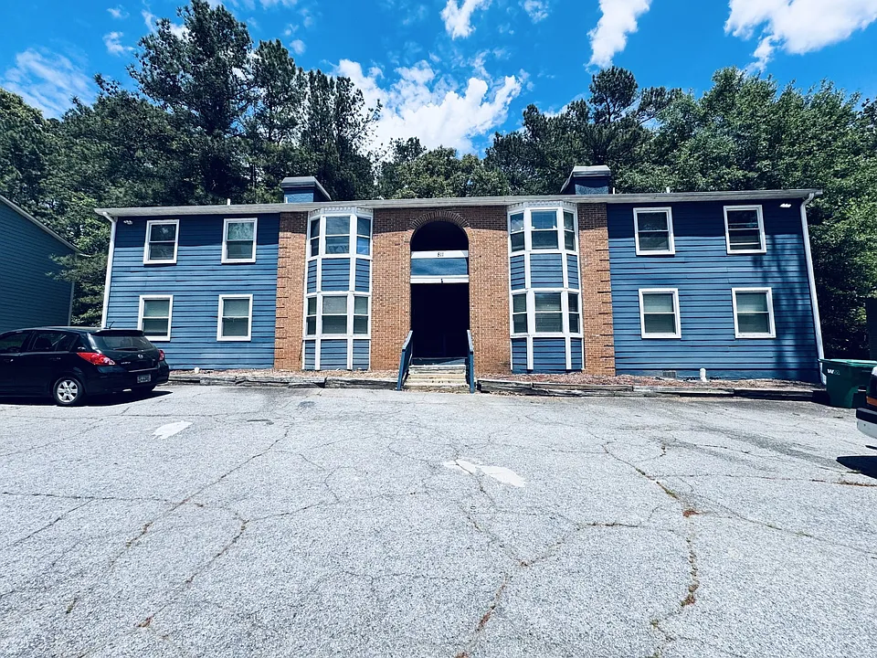 811 Garden Walk Blvd #2