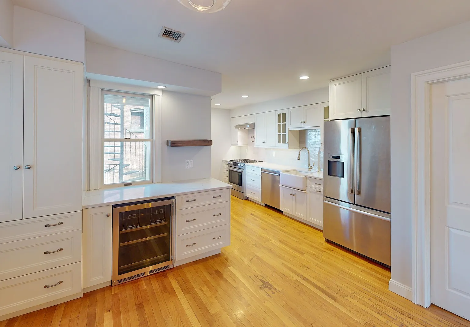 2 bed, 2.0 bath, 1050 sqft, $4,500 — Photo 1