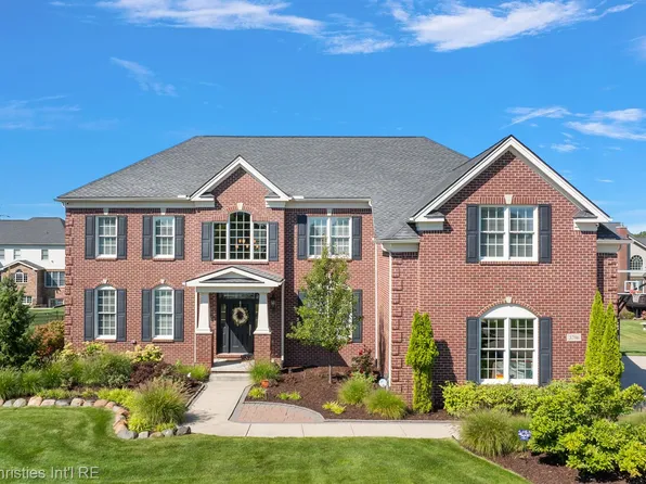 3796 Red Cedar Ct, Oakland, MI 48363