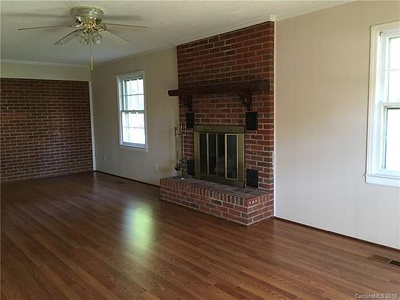 3rd image of 115 Louise Dr