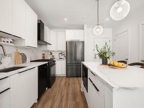 2nd image of 52 Taylor Pl #213