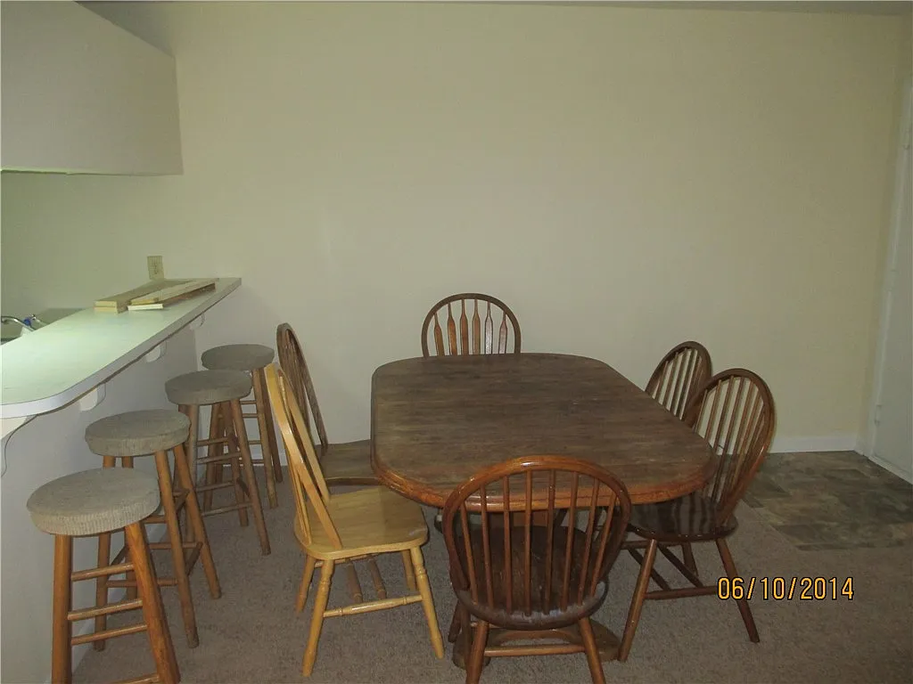 220 Elm St — Photo 3