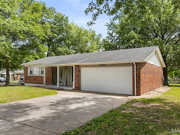 2nd image of 1732 Del Rosa Way