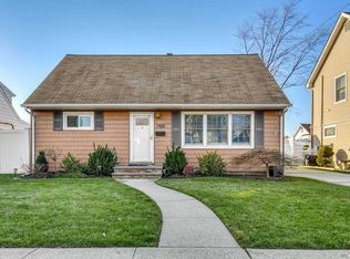 2400 Freeport St, Wantagh, NY 11793