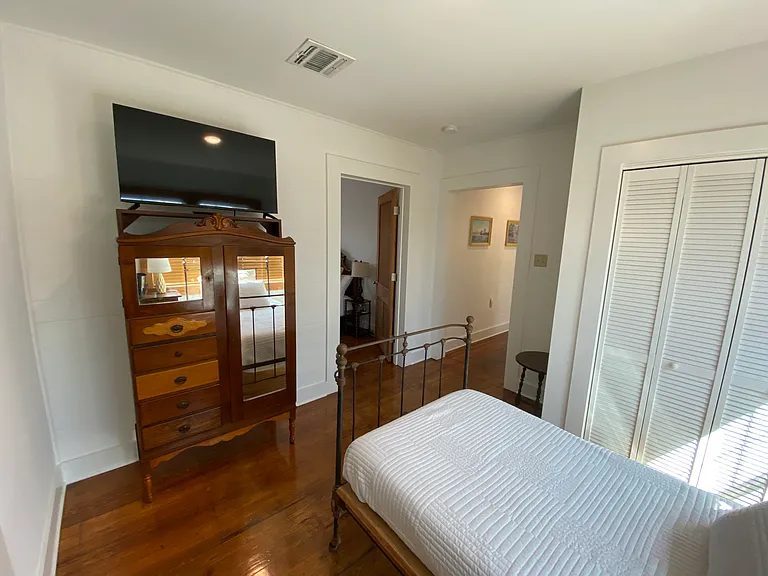515 Jackson St — Photo 13