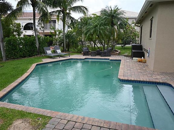 3rd image of 16658 SW 6th Street