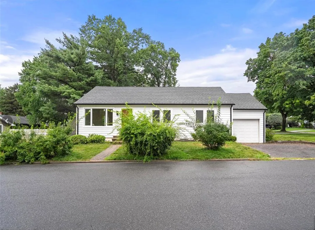 4 bed, $5,500 — Photo 2