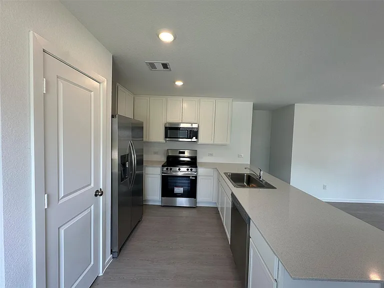 15131 Willowater Dr — Photo 9