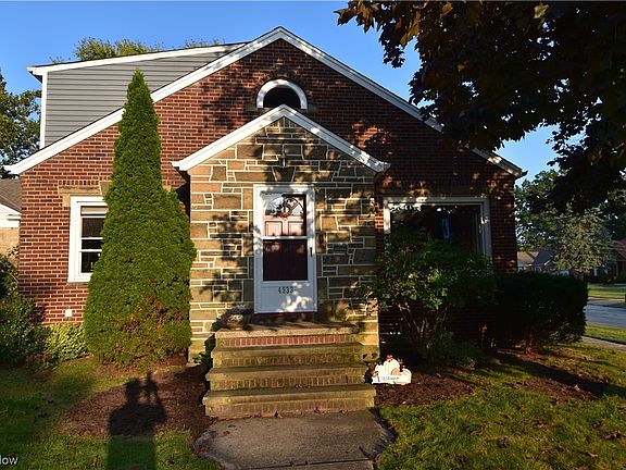2nd image of 4933 S Park Dr