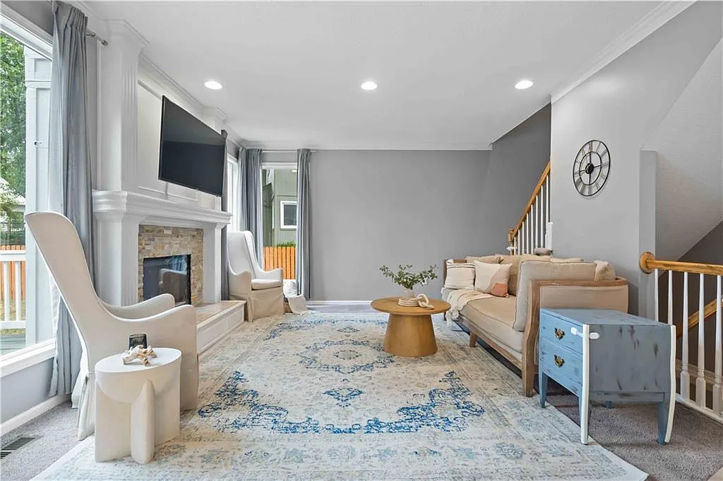 4 bed, 2.5 bath, 2505 sqft, $3,200 — Photo 4