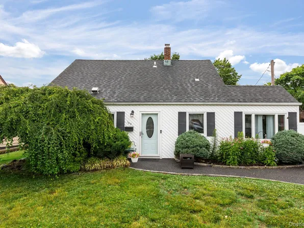 149 Coach Lane, Levittown, NY 11756