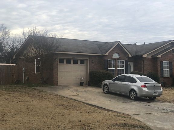 3rd image of 2206 N Hills Blvd