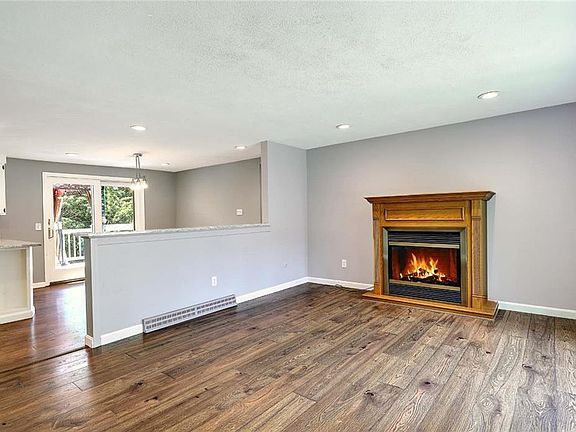 5th image of 135 Foote St
