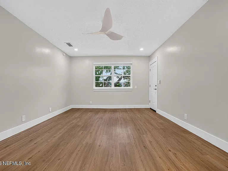 2247 Riverside Ave #6 — Photo 16