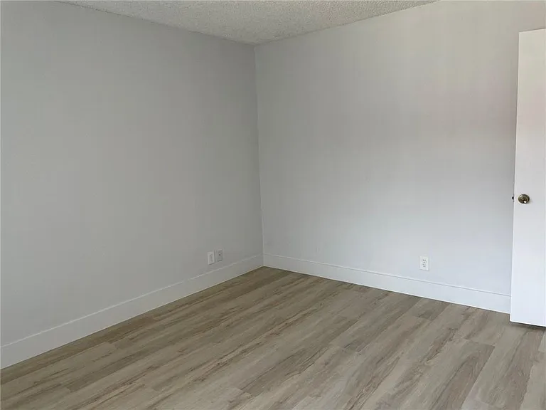 235 Lakeview Dr #102 — Photo 16