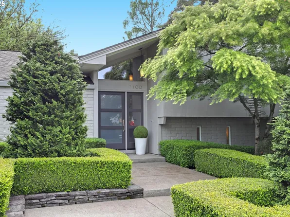 7100 SW Willowmere Dr, Portland, OR 97225