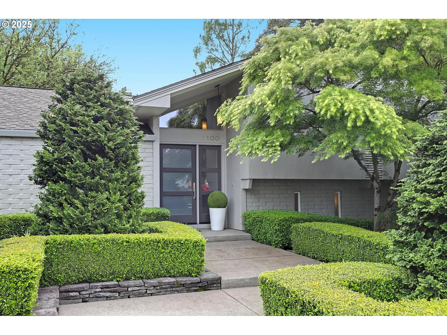 7100 SW Willowmere Dr photo 1