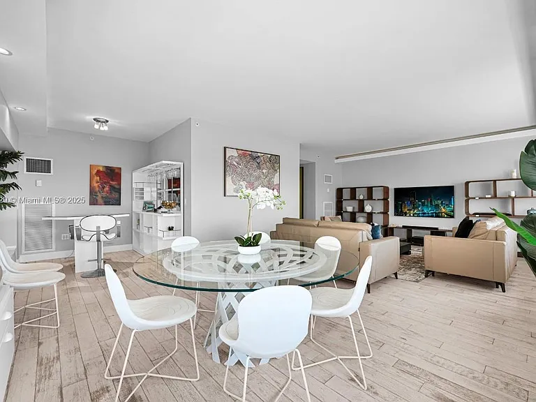 1435 Brickell Ave #3401 — Photo 37