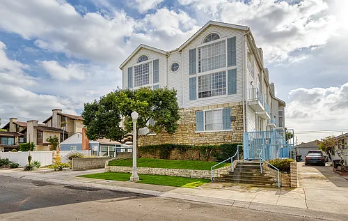 6730 W 86th Pl #4 Photo 1