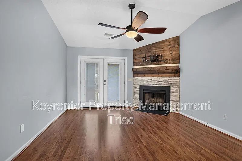 2 bed, 2.0 bath, 1008 sqft, $1,400 — Photo 4