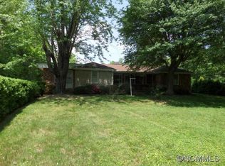 113 Oakdale Dr, Hendersonville, NC 28791
