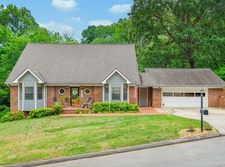 1822 Mountain Bay Dr, Hixson, TN 37343