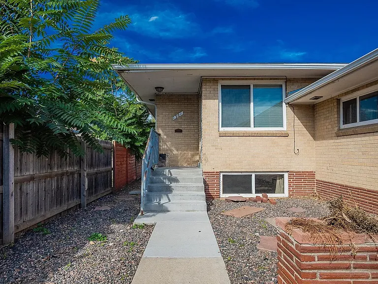 1381 S Grant St — Photo 2