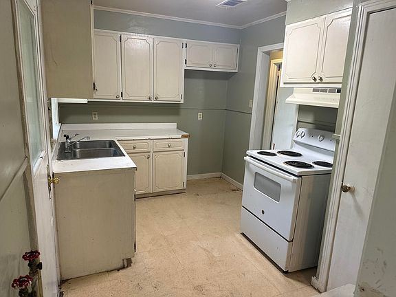 3rd image of 1318 West Dr