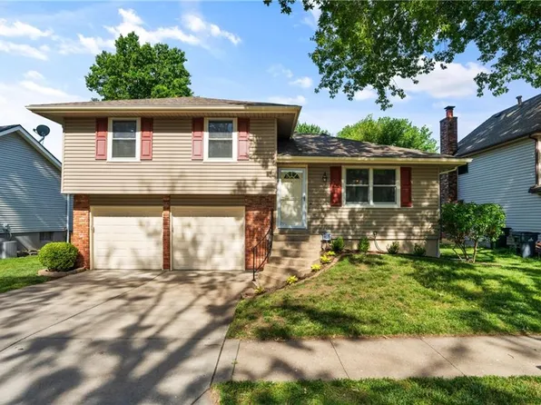 1417 S Tomahawk Ln, Olathe, KS 66062